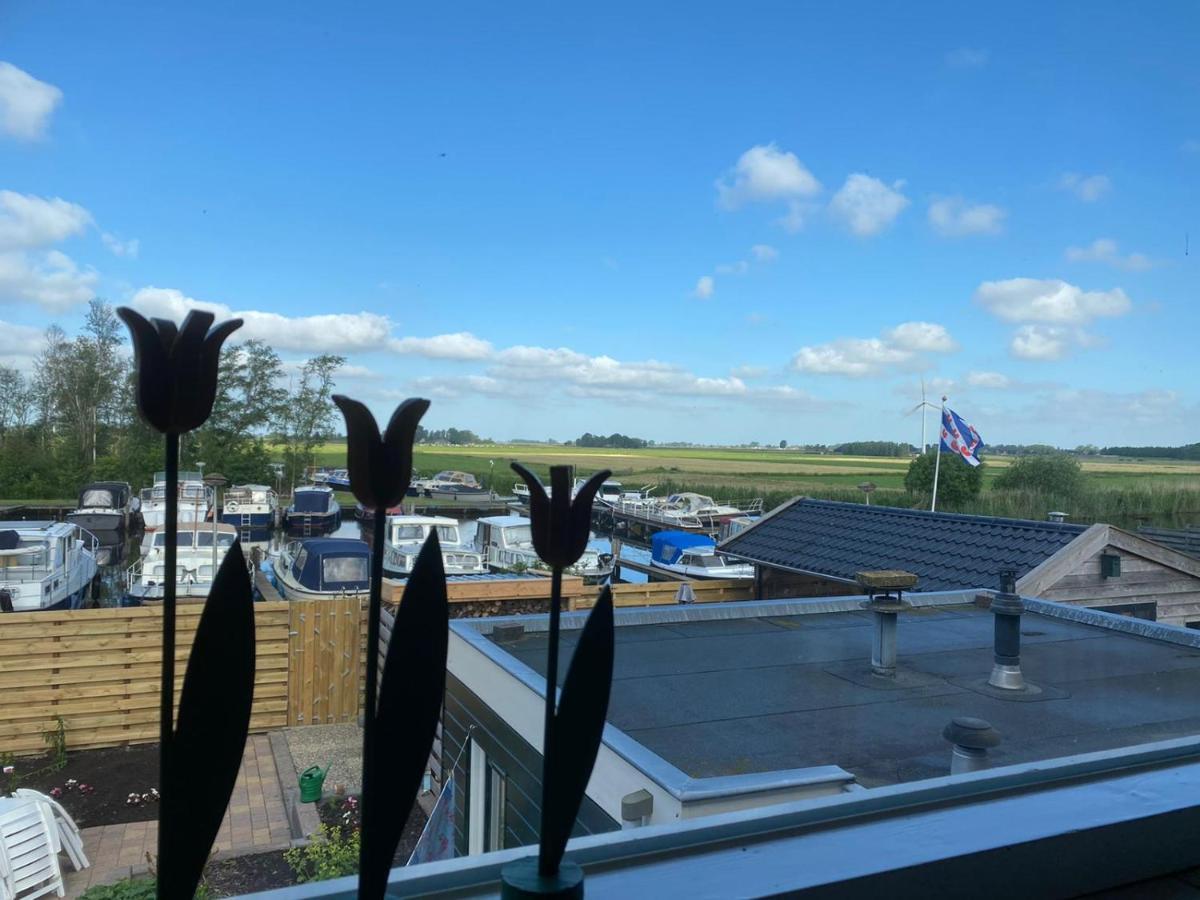 Huis Bij Het Water Met Sloepje Jutrijp Exterior foto