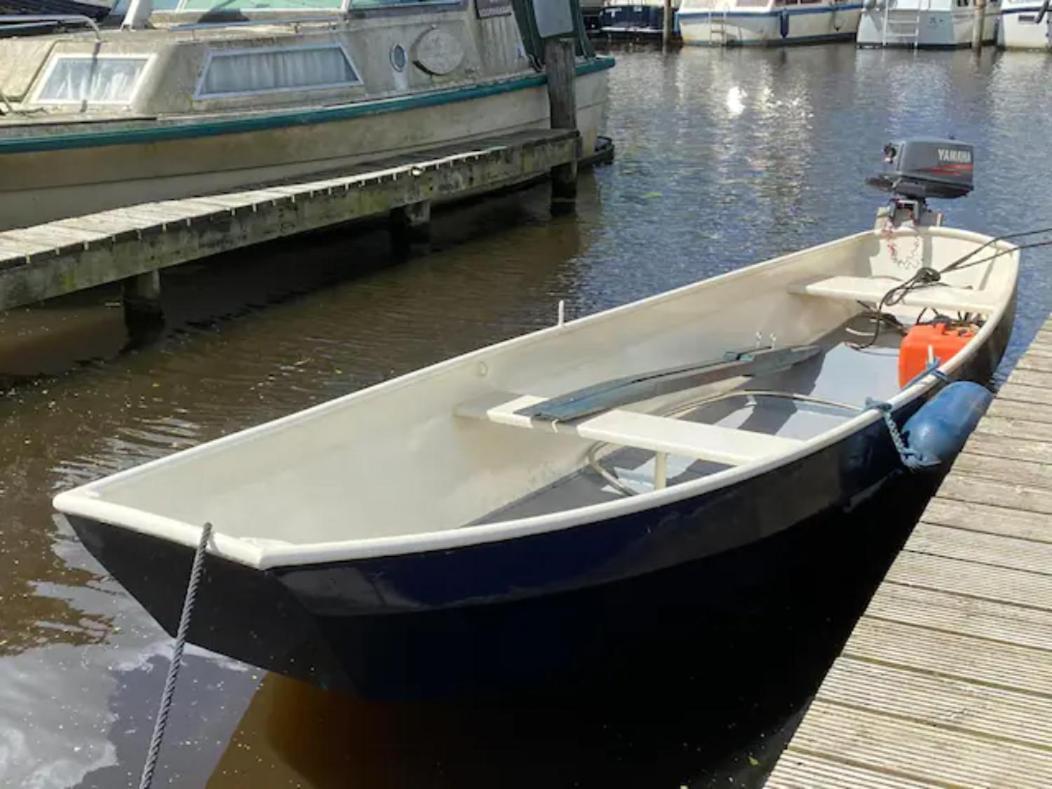 Huis Bij Het Water Met Sloepje Jutrijp Exterior foto