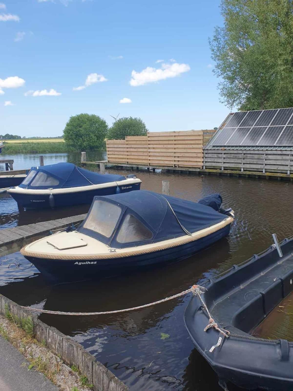 Huis Bij Het Water Met Sloepje Jutrijp Exterior foto